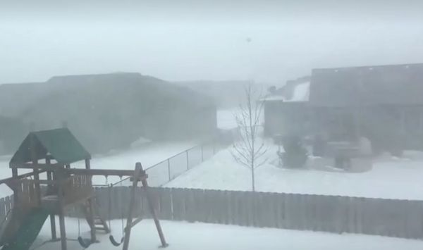 พายุหิมะถล่มสหรัฐฯ ทุกอย่างกลายเป็นสีขาวโพลน