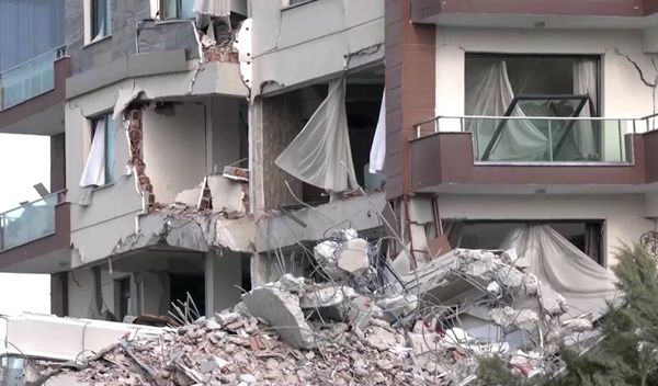 แผ่นดินไหวเขย่าซ้ำตุรกี พบผู้เสียชีวิตแล้ว 3 ราย บาดเจ็บหลายร้อยคน!