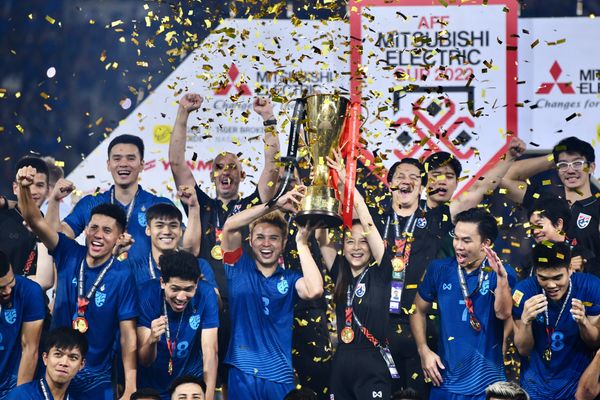 ประมวลภาพบรรยากาศชื่นมื่น 'ทีมชาติไทย' ชูถ้วยแชมป์เอเอฟเอฟแชมเปี้ยนส์คัพ2022