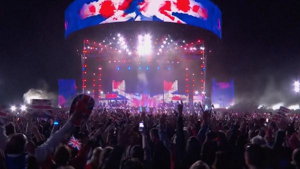 เปิดภาพ 'Katy Perry - Take That’!! นำทัพศิลปินขึ้นคอนเสิร์ตฉลองพิธีบรมราชาภิเษก ‘คิงชาร์ลส์’