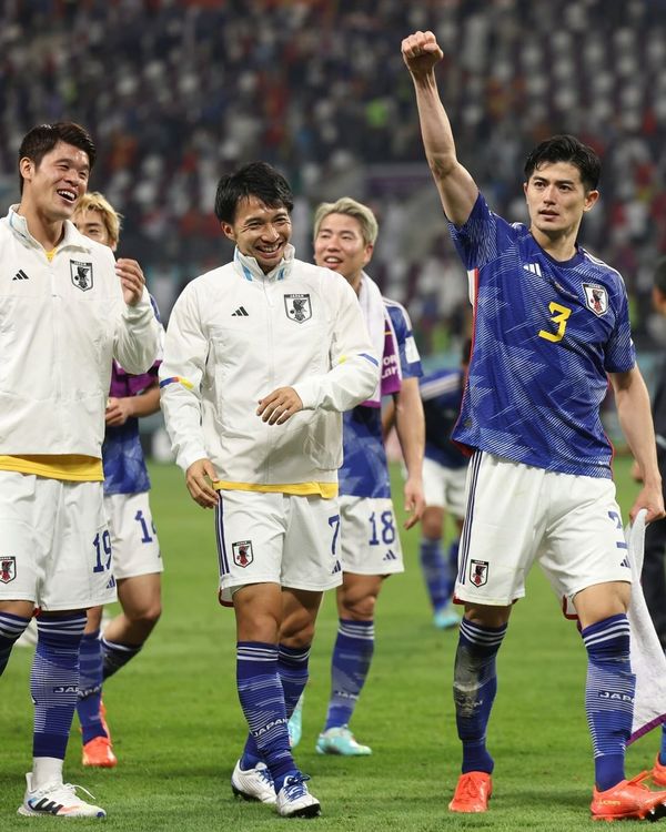 'ญี่ปุ่นฟีเวอร์'!! โมเมนต์น่าจดจำหลัง 'ซามูไรบลู' โค่น 'สเปน' เข้ารอบฟุตบอลโลก