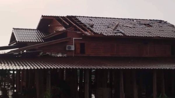 ‘พายุฤดูร้อน’ ถล่มจังหวัดลำปาง บ้านเรือนเสียหาย 100 หลัง 