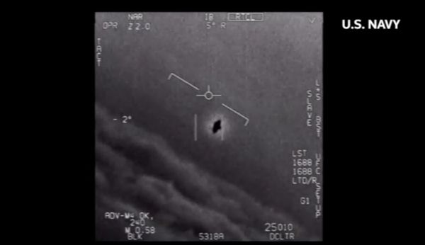 เพนตากอน ยอมรับ เผยแพร่คลิปเครื่องบินขับไล่ UFO