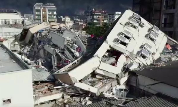 แผ่นดินไหวตุรกีเสียชีวิตใกล้ 1 หมื่น คาดรุนแรงที่สุดรองจากสึนามิญี่ปุ่นปี 54 