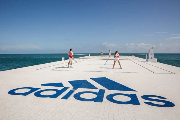 Adidas เปิดสนามเทนนิสลอยทะเล สร้างจากขยะพลาสติกรีไซเคิล 