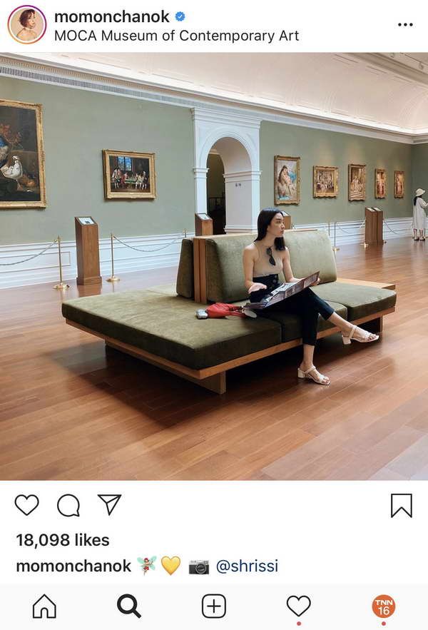 หวิดดราม่า! โม มนชนก นั่งโพสท่าสวยในพิพิธภัณฑ์ที่ห้ามถ่ายภาพ?