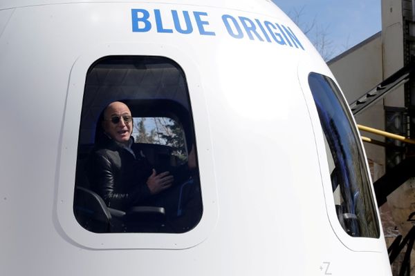 แสบใช่เล่น! Blue Origin แซะคู่แข่ง Virgin Galactic ไปไม่ถึงอวกาศแน่!