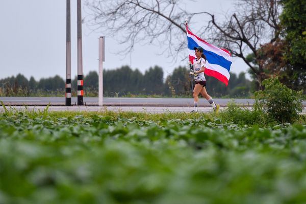 วิ่งธงชาติไทยวันที่ 42 จากอุตรดิตถ์ถึงพิษณุโลก สะสมระยะ 3,212 กม.