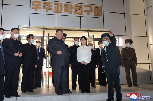 “คิม” สั่งปล่อยดาวเทียมจารกรรม ต่อต้านภัยคุกคามจากสหรัฐฯ-เกาหลีใต้