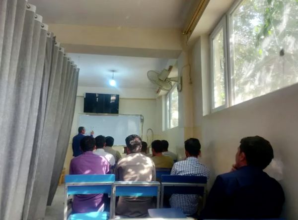 เปิดภาพ นักศึกษาชาย-หญิงอัฟกัน นั่งแยกกันในมหาวิทยาลัยตามคำสั่งตาลีบัน 