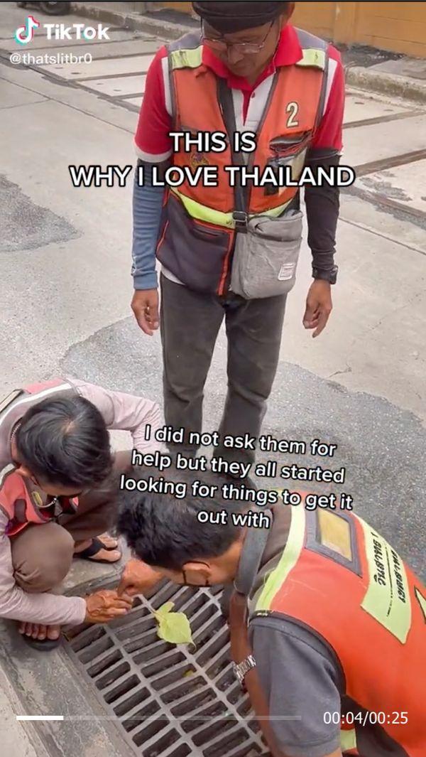 ฝรั่งรีวิวทำไมถึงรักเมืองไทย ทำแอร์พอดร่วงท่อ ได้พี่วินช่วยเก็บให้ทั้งๆที่ไม่ได้ขอ