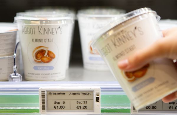 ร้านชำในโปแลนด์ลองใช้ระบบ AI กำหนดราคาอาหาร หวังลดปัญหาขยะ