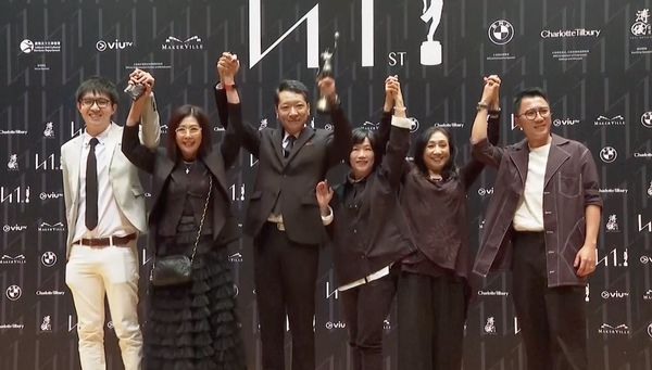 ช็อตหายาก!! 'หลิวเต๋อหัว - มิเชล โหย่ว' กระทบไหล่ ที่งาน Hong Kong Film Awards