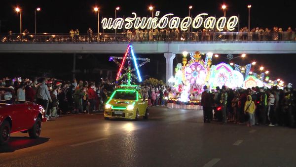 เปิดภาพ ประเพณีแห่ดาววันคริสต์มาส ท่าแร่ จ.สกลนคร หนึ่งเดียวในไทย