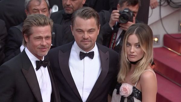 ไม่มีในบท!! 'Margot Robbie' ทำยังไงให้ได้คิสส์ ‘Brad Pitt’ ในหนังใหม่