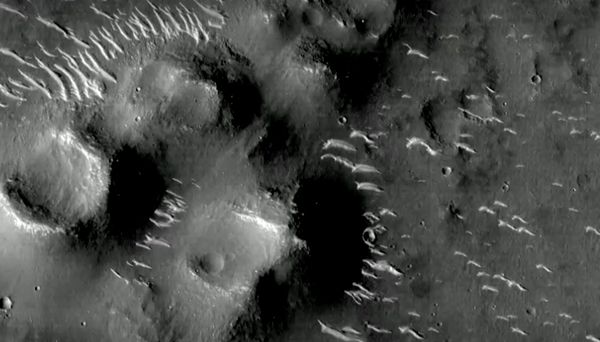 จีนเผยภาพผิวดาวอังคารแบบชัดเป๊ะ เต็มไปด้วยหลุมบ่อ 