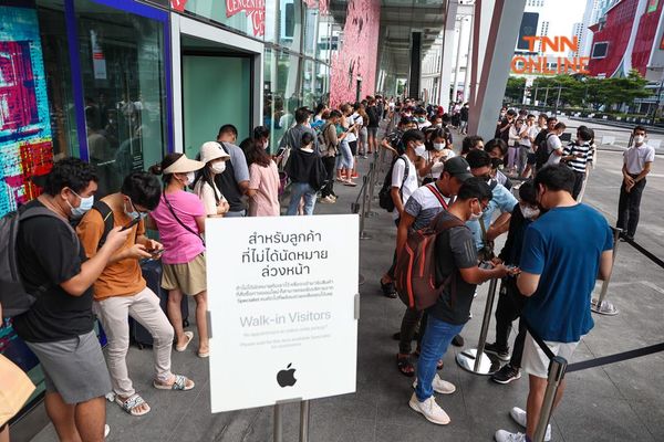 iPhone14 เปิดขายในไทยอย่างเป็นทางการวันแรก สาวกต่อคิวรับเครื่องเพียบ