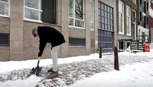 เนเธอร์แลนด์ถูกพายุหิมะถล่มครั้งแรกในรอบทศวรรษ