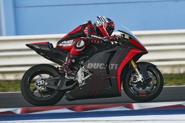 ทดสอบต้นแบบมอเตอร์ไซค์พลังงานไฟฟ้า Ducati MotoE ในสนามแข่ง Misano ประเทศอิตาลี