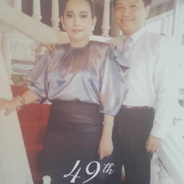 ภาพซึ้ง! พ่อรอง-แม่ทุม กุมมือกันวันครบรอบแต่งงาน52ปี ให้ข้อคิดชีวิตคู่