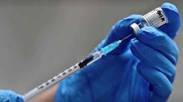 เป็นงง!  ‘ทรัมป์’ สั่งเบรกฉีดวัคซีนโควิด-19จนท.ทำเนียบขาว