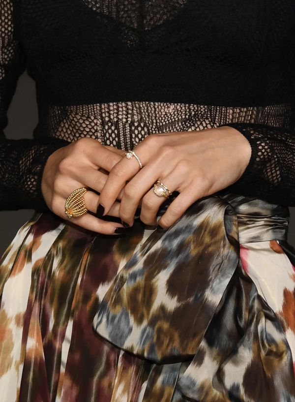 “Lily Collins” ถูกขโมยแหวนแต่งงานหลังเข้าสปาหรูในย่านเวสต์ฮอลลีวู้ด