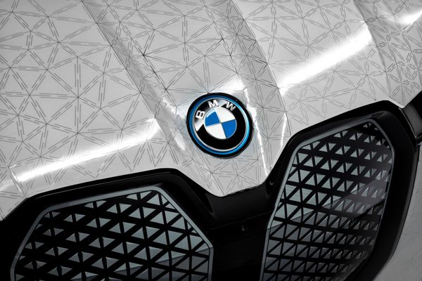 เผยความลับ! ทำไมรถยนต์ BMW iX Flow ถึงเปลี่ยนสีได้เพียงแค่กดปุ่ม?