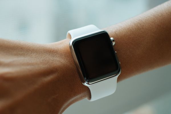 ลือ! Apple Watches รุ่นใหม่อาจมีเซ็นเซอร์ตรวจระดับน้ำตาลในเลือดและวัดอุณหภูมิร่างกายได้!