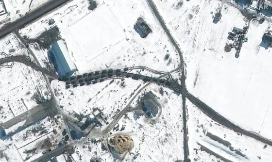 ภาพถ่ายดาวเทียมเผย ยานเกราะ-เต็นท์ทหาร เคลื่อนสู่เบลารุสใกล้พรมแดนยูเครน
