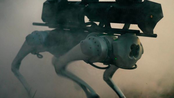 หุ่นยนต์สุนัขจอมโหด คำรามเป็นเปลวไฟได้ไกลถึง 30 ฟุต