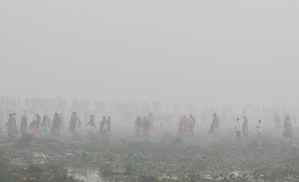 กรุงนิวเดลีของอินเดียเผชิญวิกฤตมลพิษทางอากาศเลวร้ายสุดในปีนี้