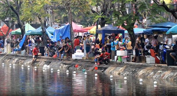 วันสงกรานต์ 2566 เชียงใหม่สุดคึกคัก นักท่องเที่ยวแห่เล่นสาดน้ำแน่นคูเมือง
