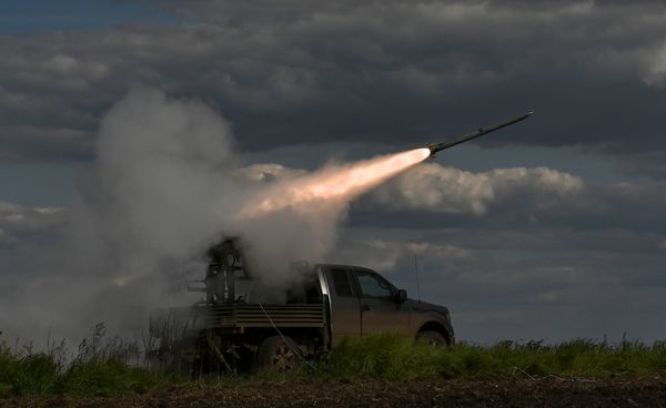 ยูเครนใช้เครื่องยิง ‘จรวด Partyzan’ ต้านกองกำลังรัสเซีย