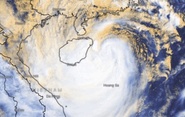 ล่าสุด! เปิดภาพดาวเทียม “พายุคมปาซุ จ่อเข้าเวียดนาม สั่งอพยพกว่า 6 หมื่นราย