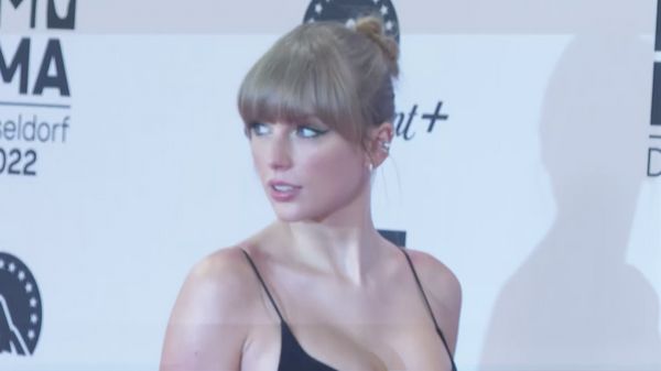 สวยแซ่บคว้ามง!! 'Taylor Swift’ กวาด 4 รางวัลใหญ่ MTV EMA ปีนี้