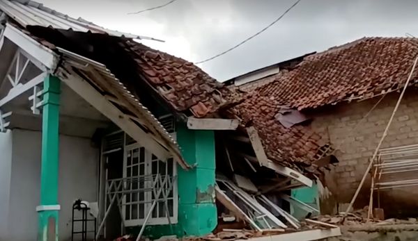 คืบหน้า “แผ่นดินไหวอินโดนีเซีย” เสียชีวิตอย่างน้อย 162 ราย