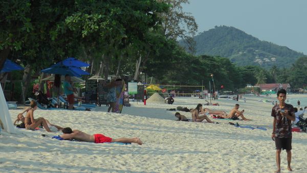 สงกรานต์ 2565 นักท่องเที่ยว แห่พักผ่อนที่เกาะสมุย