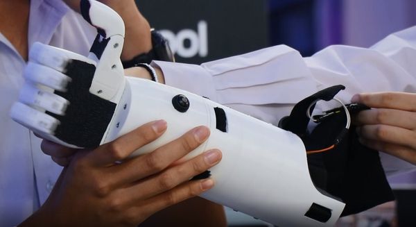 เด็กไทยเจ๋ง! สร้าง'แขนกล'จากเครื่องพิมพ์ 3D ช่วยผู้พิการ