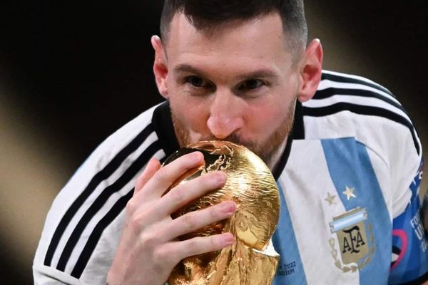 ประมวลภาพ 'อาร์เจนตินา' ชูถ้วยคว้าแชมป์ฟุตบอลโลก 2022 สุดยิ่งใหญ่