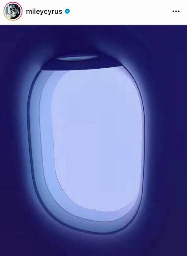 ดวงแข็งสุดๆ!! ‘ไมลีย์ ไซรัส’ ปลอดภัยหลังเครื่องบินถูกฟ้าผ่าต้องลงจอดฉุกเฉิน