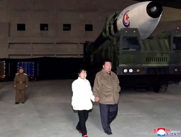 เปิดตัว “จู แอ” ลูกสาวของ คิม จองอึน ผู้นำเกาหลีเหนือ ร่วมชมการทดสอบขีปนาวุธ