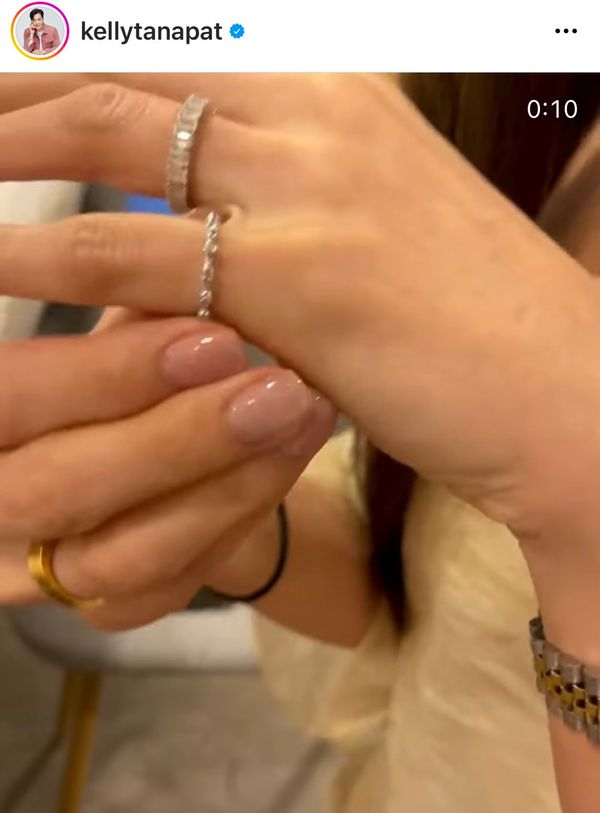 เคลลี่ อวดโมเมนต์สวีทให้แหวนเพชร พลอยไพลิน เซอร์ไพรส์วันเกิด 