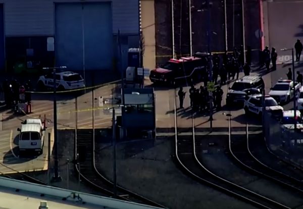 กราดยิงพนักงานการรถไฟในแคลิฟอร์เนีย เสียชีวิต 8 ราย