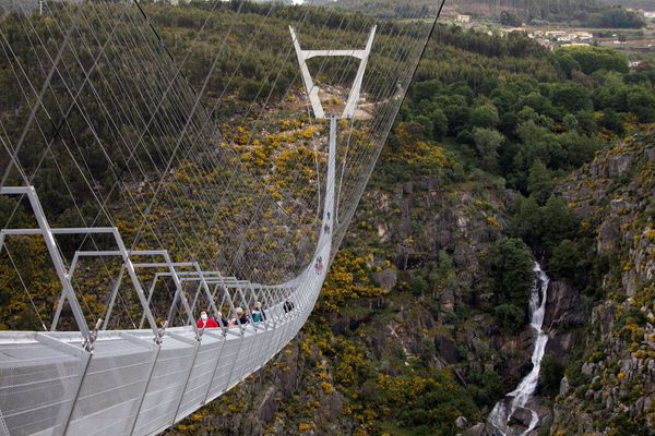 สะพานแขวนเดินเท้าที่ยาวที่สุดในโลกเปิดแล้วในโปรตุเกส