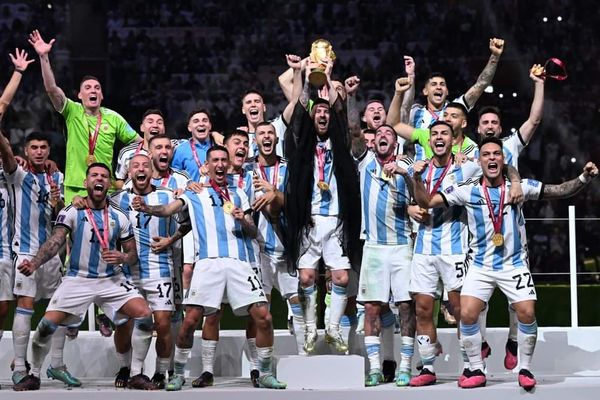 ประมวลภาพ 'อาร์เจนตินา' ชูถ้วยคว้าแชมป์ฟุตบอลโลก 2022 สุดยิ่งใหญ่