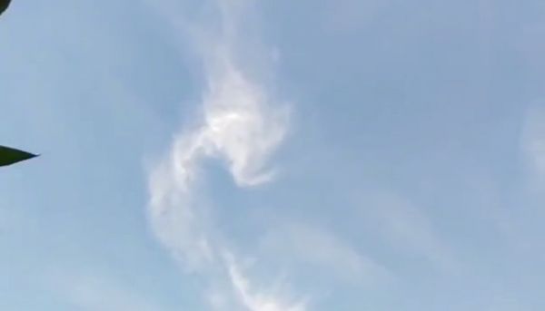ฮือฮาส่งท้ายหยุดยาว ก้อนเมฆรูปพญานาค โผล่บนท้องฟ้ากระบี่