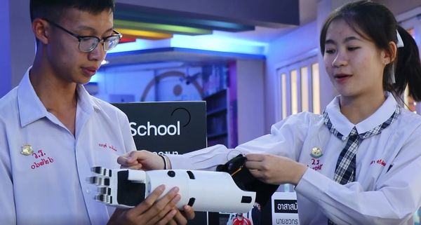เด็กไทยเจ๋ง! สร้าง'แขนกล'จากเครื่องพิมพ์ 3D ช่วยผู้พิการ
