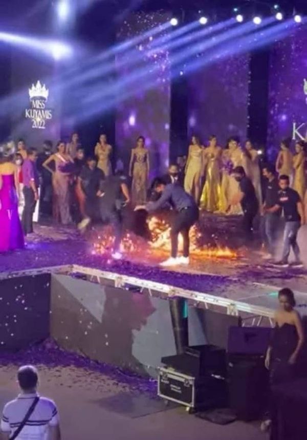 เวทีนางงามไฟลุก!! ไฟไหม้บนเวที Miss Kuyamis ที่ฟิลิปปินส์ คาดจัดเต็มพลุไฟ