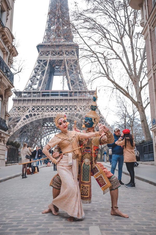 ต๊าซมาก! โขน ม.บูรพา โชว์ลีลาการแสดงสุดงดงาม กลางกรุงปารีส ฝรั่งเศส