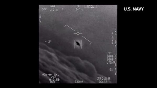 เพนตากอน ยอมรับ เผยแพร่คลิปเครื่องบินขับไล่ UFO